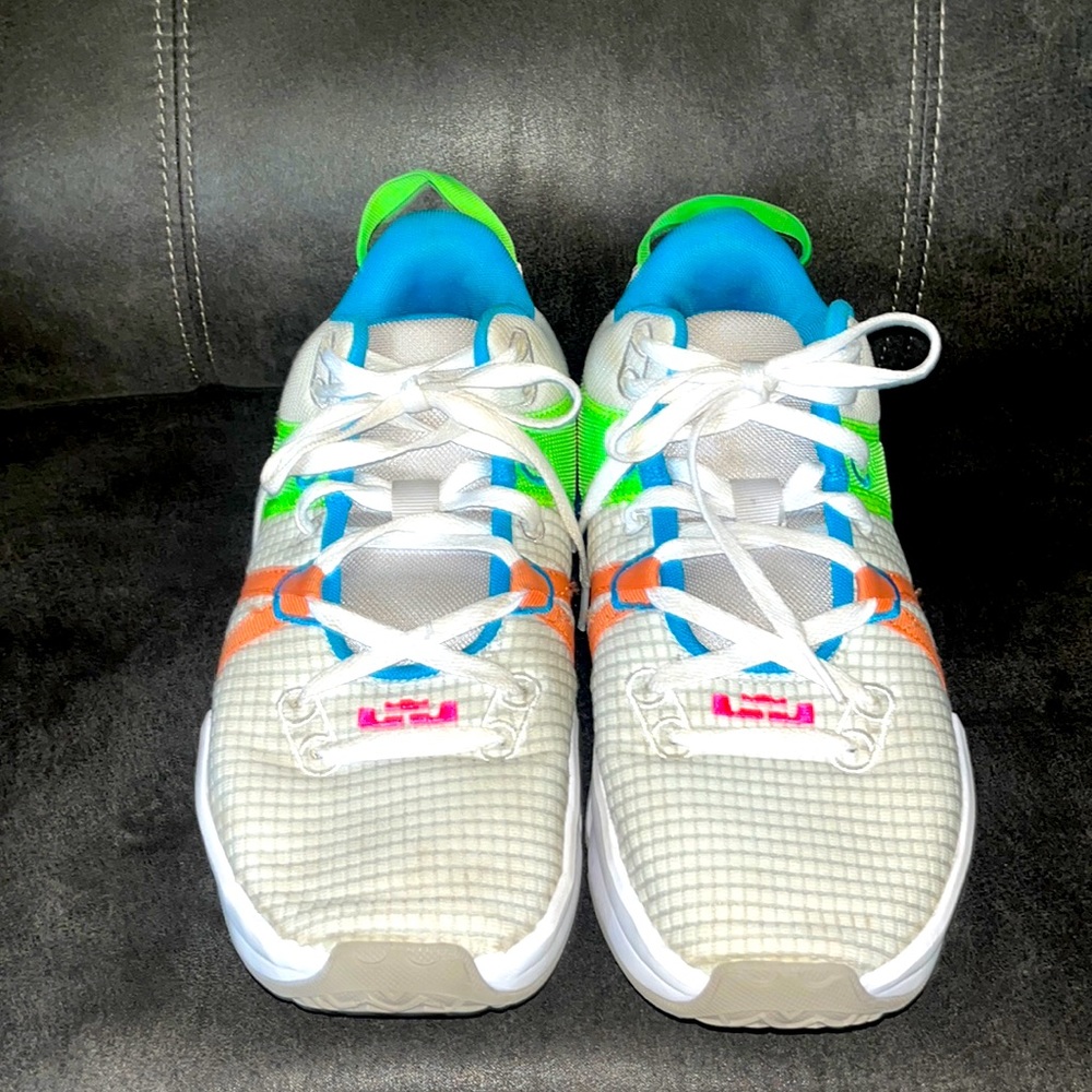 Size 10 lebron witness